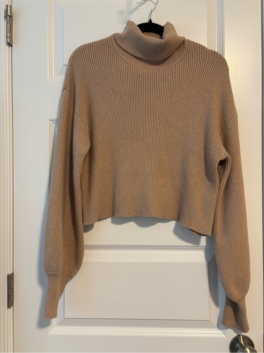 Forever 21 Cropped Turtleneck Sweater in Beige M